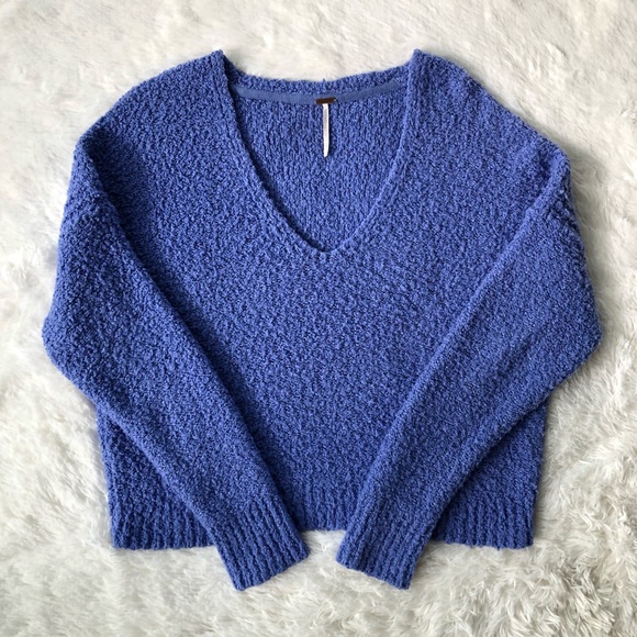 FREE PEOPLE • Finders Keepers Fuzzy Pullover Periwinkle Sweater V Neck SZ Small - Picture 11 of 16